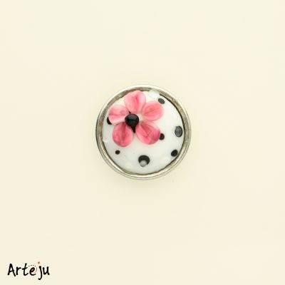 Press Button with Glass Cabochon in white with Daisy in pink