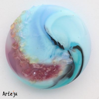 Glass top with shades of turquoise