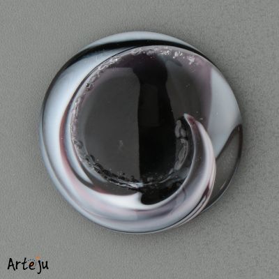 Glas-Cabochon in Schwarz-, Grau- und Weiß-Tönen in Aquarelltechnik