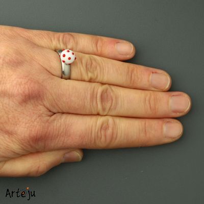 Minitop round in white with dots in red