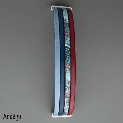 Leather bracelet with magnetic clasp in blue, red and blue fleur de lis