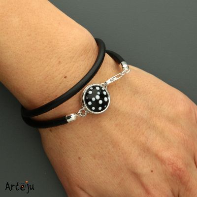 Press Button with Glass Cabochon in black with dots in white