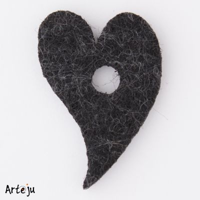 Felt disc "Big curved heart" in dark grey mottled