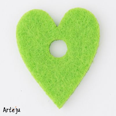 Felt disc "Straight heart" in apple green