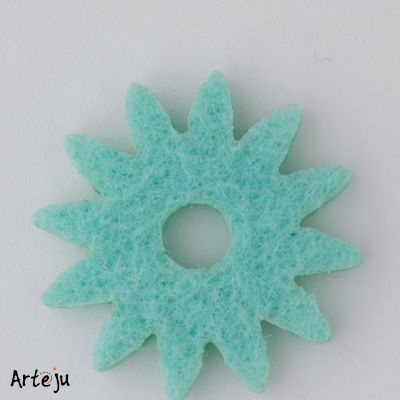 Felt blossom "Aster" in pastel turquoise