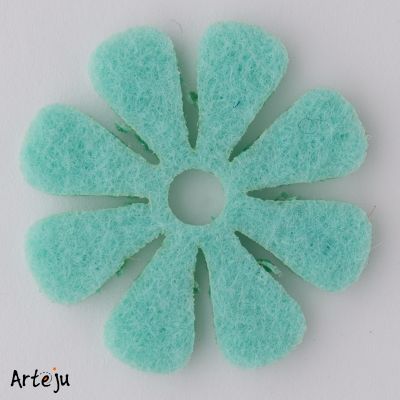 Felt blossom "Marguerite" in pastel turquoise