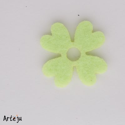 Felt blossom "Little clover leaf" in pastel green