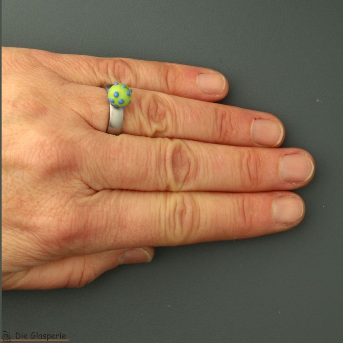 Minitop round in light green with Dots in dark peri