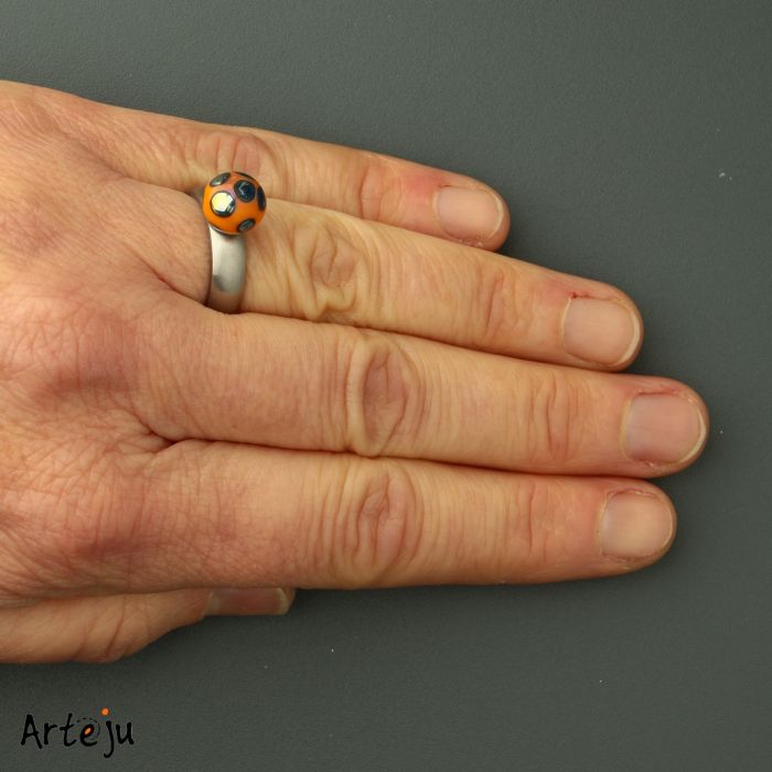 Minitop rund in orange mit Punkten in schillerndem Blau