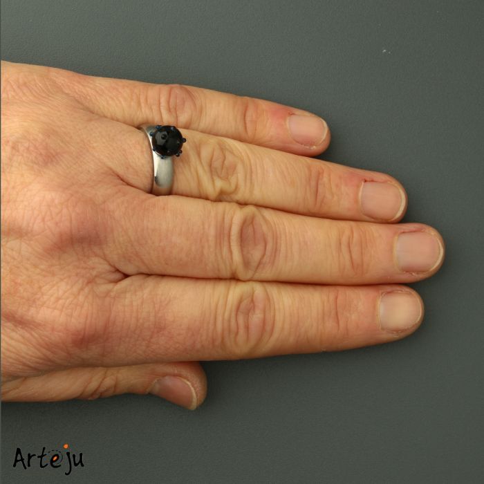 Minitop round in black with dots in black