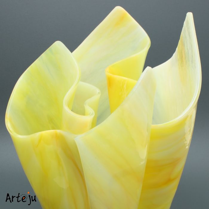 Folded Glass Vase in yellow-white with square Bottom 