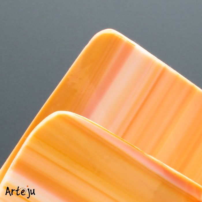 Gefaltete Glasvase in orange-weiß mit rundem Boden