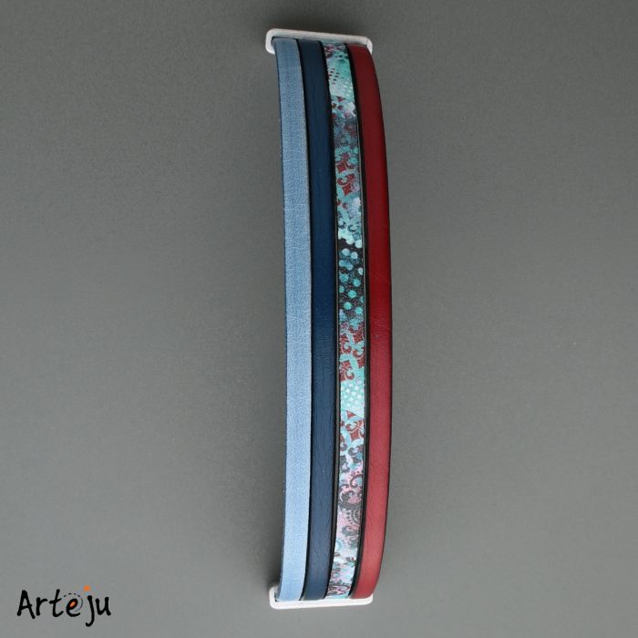 Leather bracelet with magnetic clasp in blue, red and blue fleur de lis