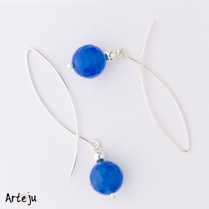 Ohrhänger mit blauer facetierter Perle