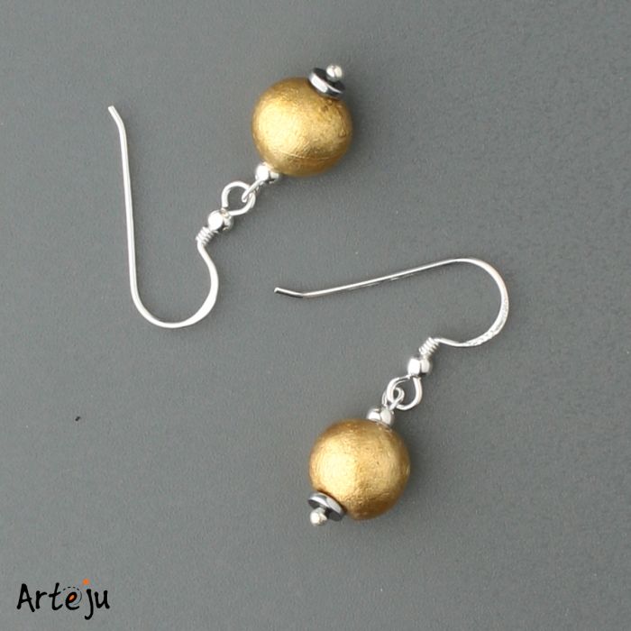 Earring with wooden ball covered with gold leaf, resin-coated 