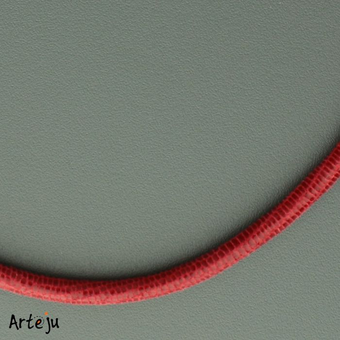 Dunkelrote Nappalederkette mit Echsenleder-Prägung