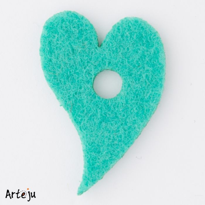 Felt disc "Big curved heart" in turquoise