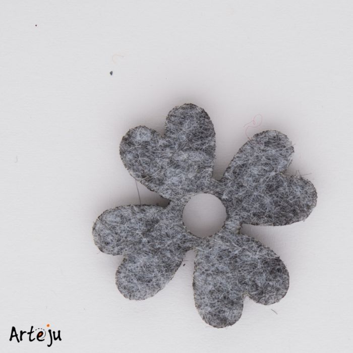 Felt blossom "Little clover leaf" in light grey mottled