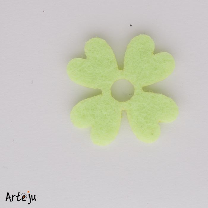 Felt blossom "Little clover leaf" in pastel green