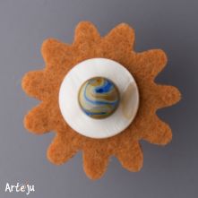 Interchangeable ring set with felt disc "dahlia" in ocher  and glass top